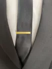 Arany rovátkás  fém Newsmen Nyakkendő tű kicsi