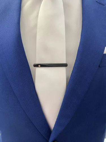 Fekete szélén köves  fém Newsmen Nyakkendő tű nagy