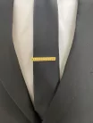 Arany dombornyomott  fém Newsmen Nyakkendő tű