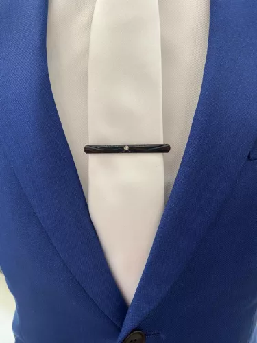 Fekete középen köves  fém Newsmen Nyakkendő tű